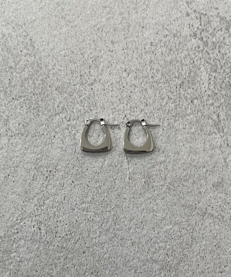 [ピアス]　トライアングルフープ（素材：ステンレス）