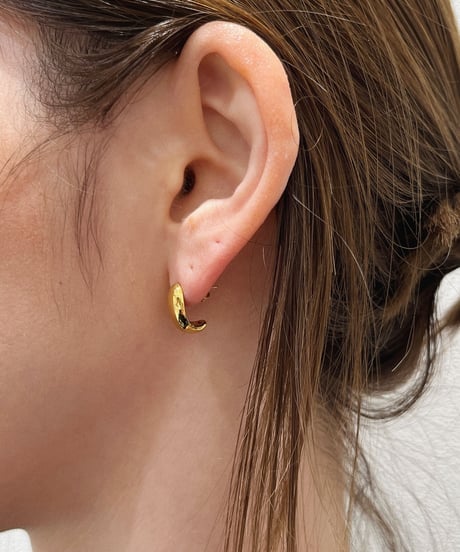 [ピアス]　ゴールドビーンズ（素材：ステンレス）