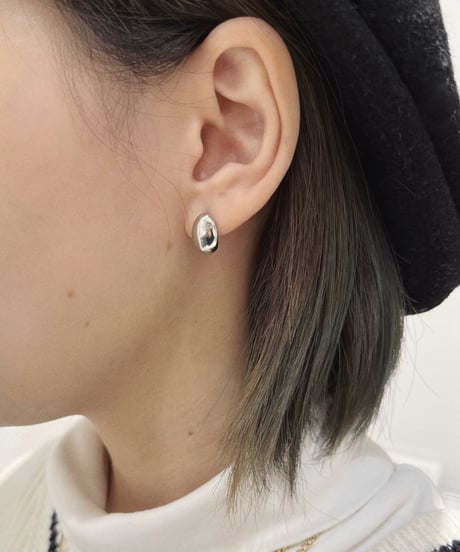 [ピアス]　シルバービーンズ（素材：ステンレス）