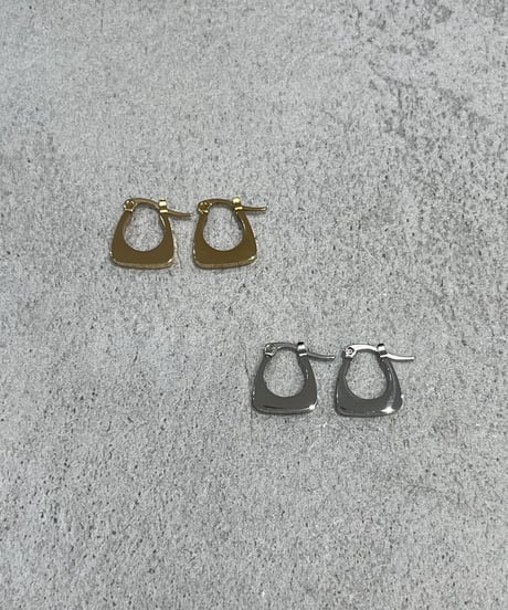 [ピアス]　トライアングルフープ（素材：ステンレス）