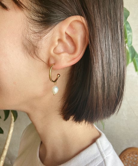 [ピアス]　Cパール（素材：ステンレス）