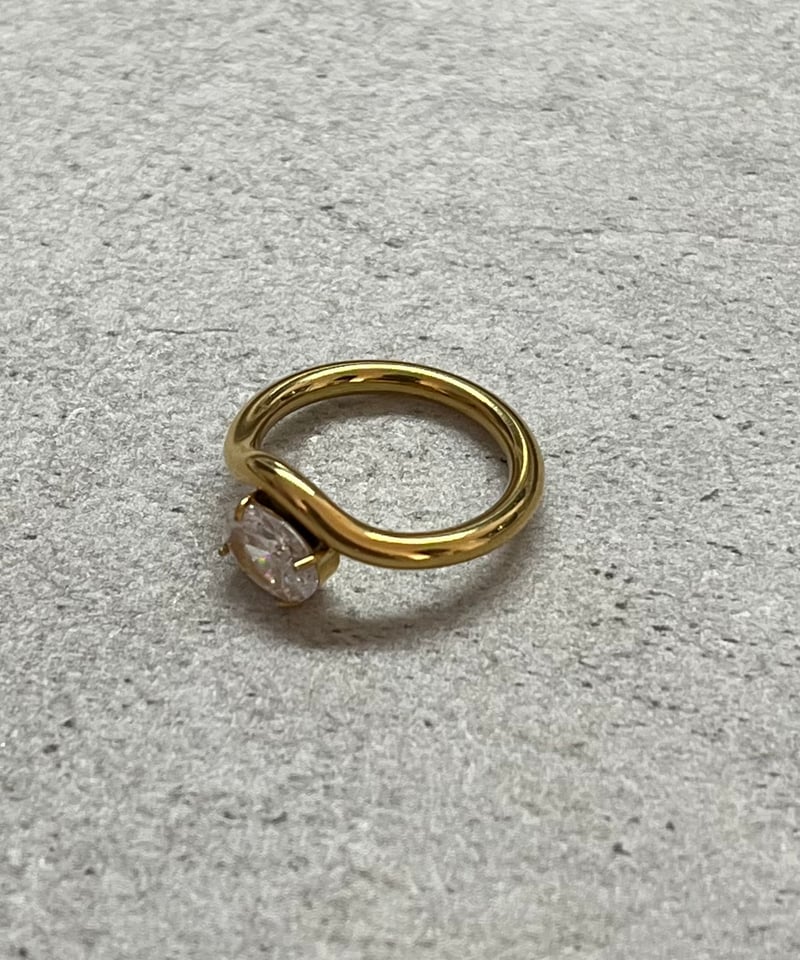 10kゴールドリング 波状デザイン クリアストーン付き リング] クリアストーン (素材：ステンレス) | auca's STORE