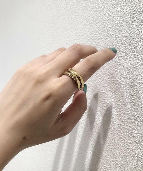 [リング]　ゴールドボリューム（素材：ステンレス）