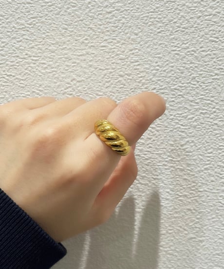 [リング] ツイストボーダー（素材：ステンレス）