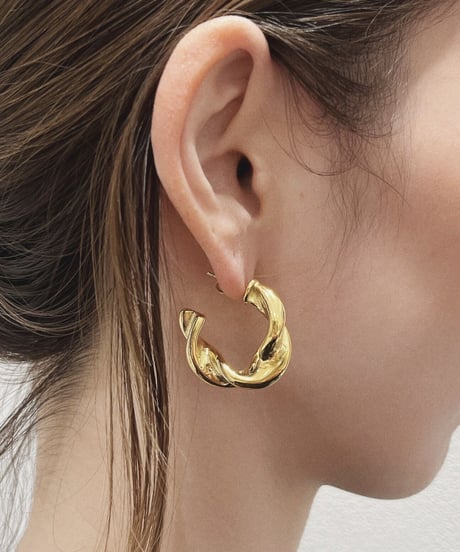 [ピアス]　ボリュームウェーブ（素材：ステンレス）
