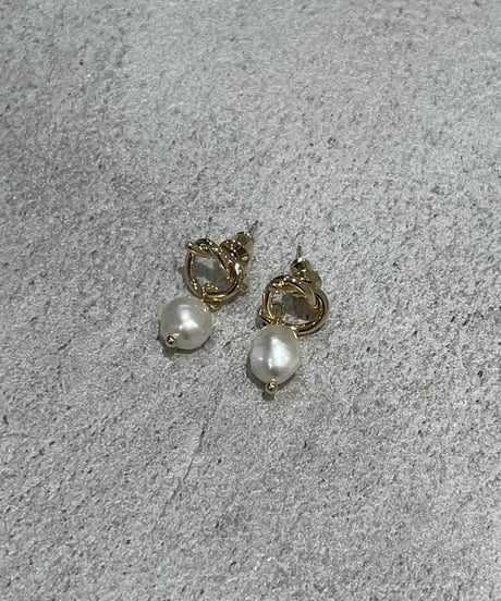 [ピアス]　ノットパール（素材：ステンレス）