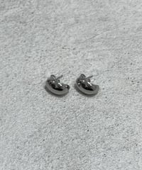 [ピアス]　シルバービーンズ（素材：ステンレス）
