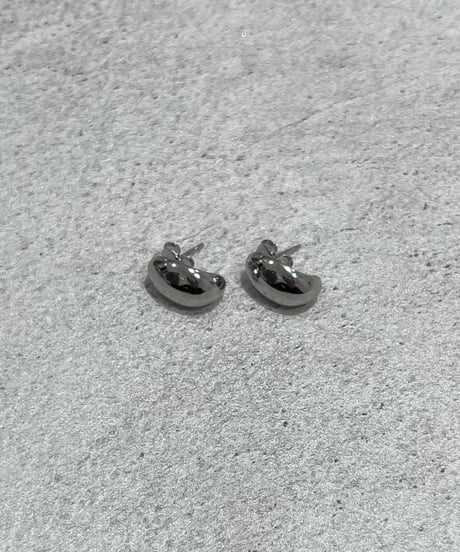 [ピアス]　シルバービーンズ（素材：ステンレス）