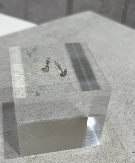 [ピアス]　フラットプチハート（素材：ステンレス）