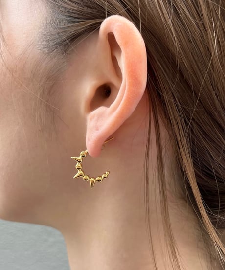 [ピアス]  ファング（素材：ステンレス）