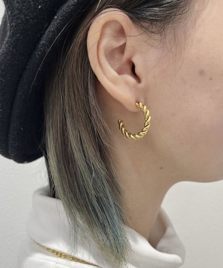 [ピアス]　スモールスクリュー（素材：ステンレス）