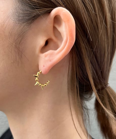 [ピアス]  ファング（素材：ステンレス）