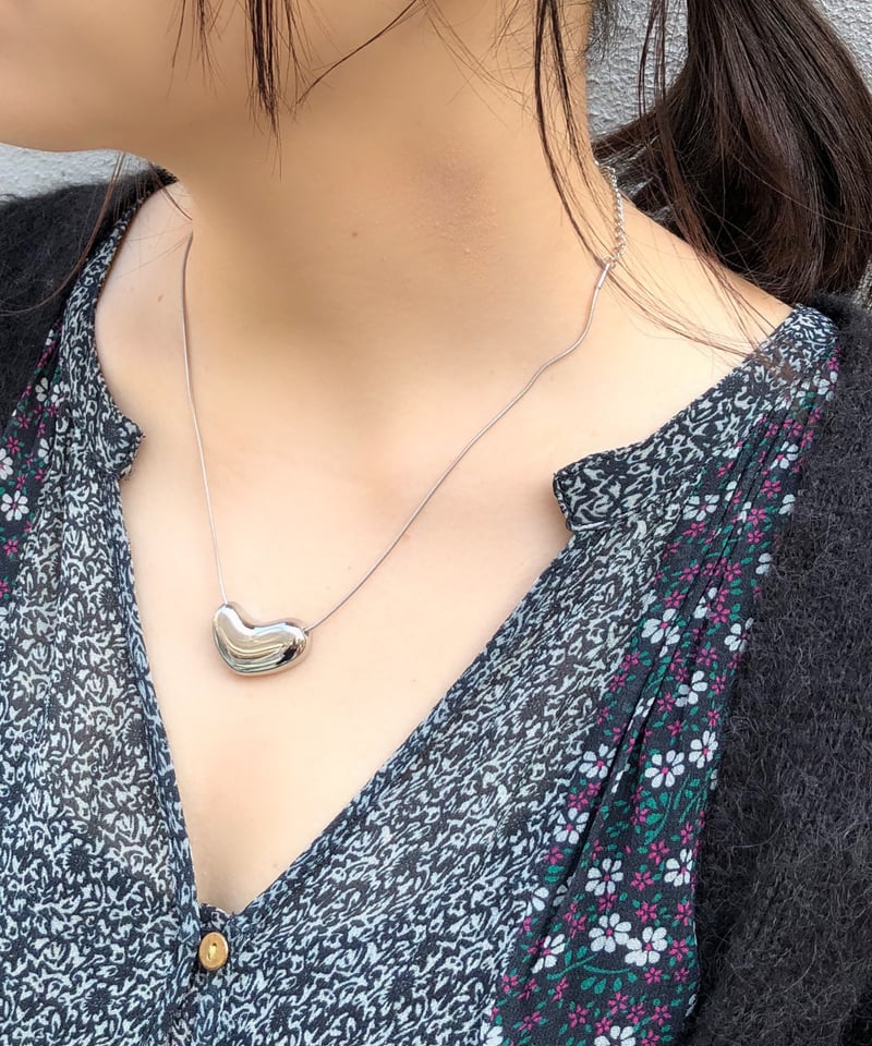 yurika akutsu ho. 緑色ハート型ペンダント ネックレス yurika akutsu ho. 緑色ハート型ペンダント ネックレス yurika