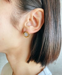 [ピアス]　シェルフレーム（素材：ステンレス）