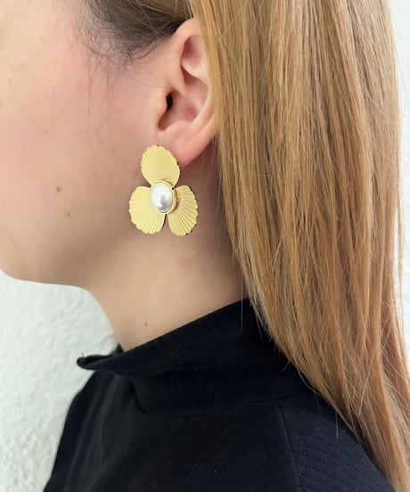 [ピアス] フラワー（素材：ステンレス）