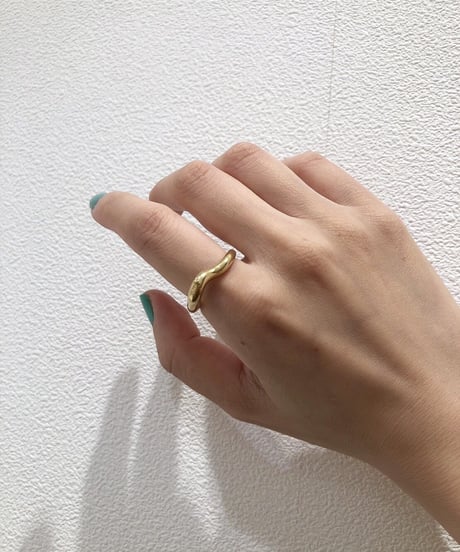 [リング]　ニュアンスウェーブ（素材：ステンレス）