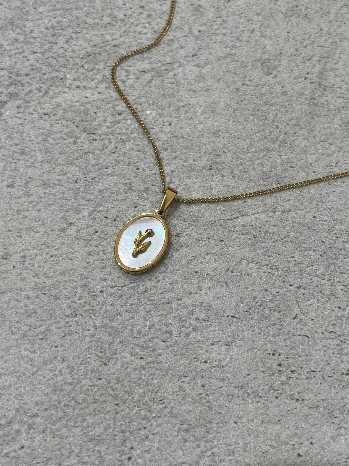 チューリップ　ファンクラブ　TULIPロゴネックレス チューリップ ファンクラブ TULIPロゴネックレス - メルカリ