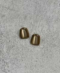 [ピアス]　ゴールドフレーム（素材：ステンレス）
