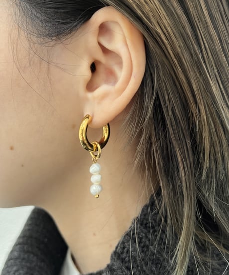 [ピアス]　アシメパール（素材：ステンレス）