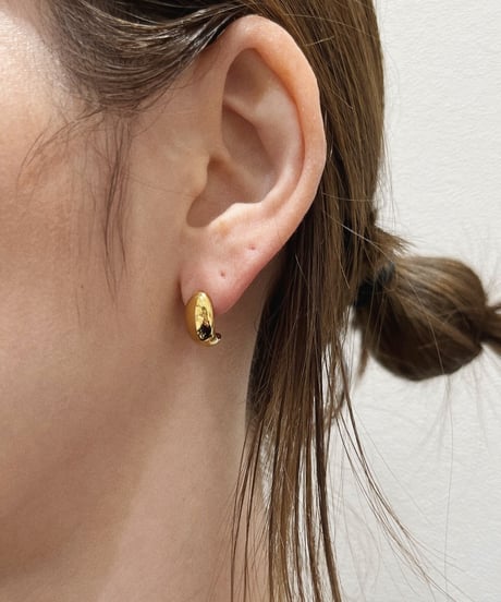 [ピアス]　ゴールドビーンズ（素材：ステンレス）