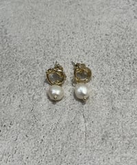 [ピアス]　ノットパール（素材：ステンレス）
