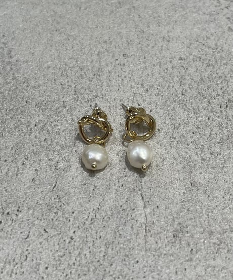[ピアス]　ノットパール（素材：ステンレス）