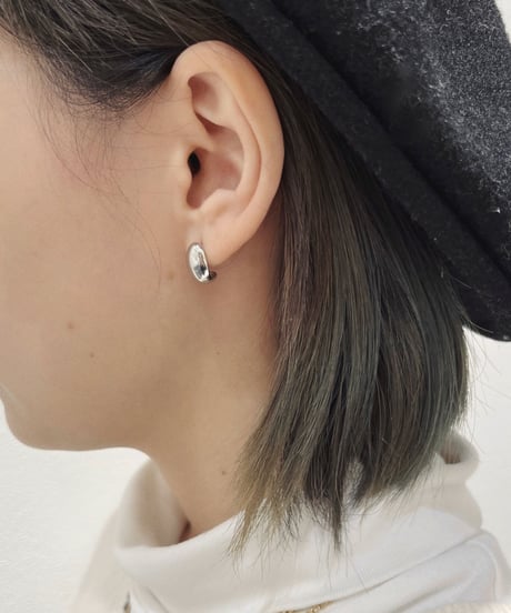 [ピアス]　シルバービーンズ（素材：ステンレス）