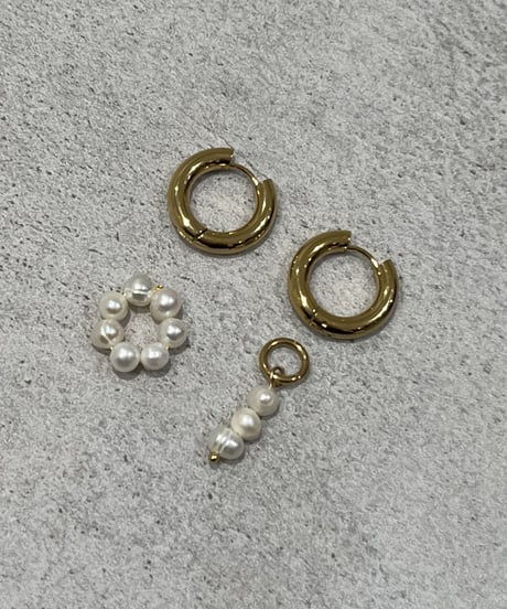 [ピアス]　アシメパール（素材：ステンレス）