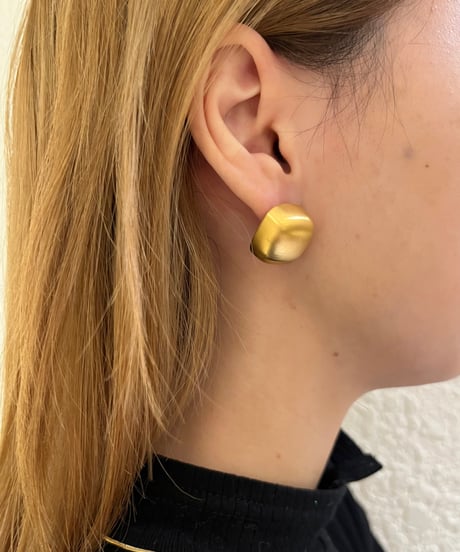 [ピアス] マットキューブ（素材：ステンレス）