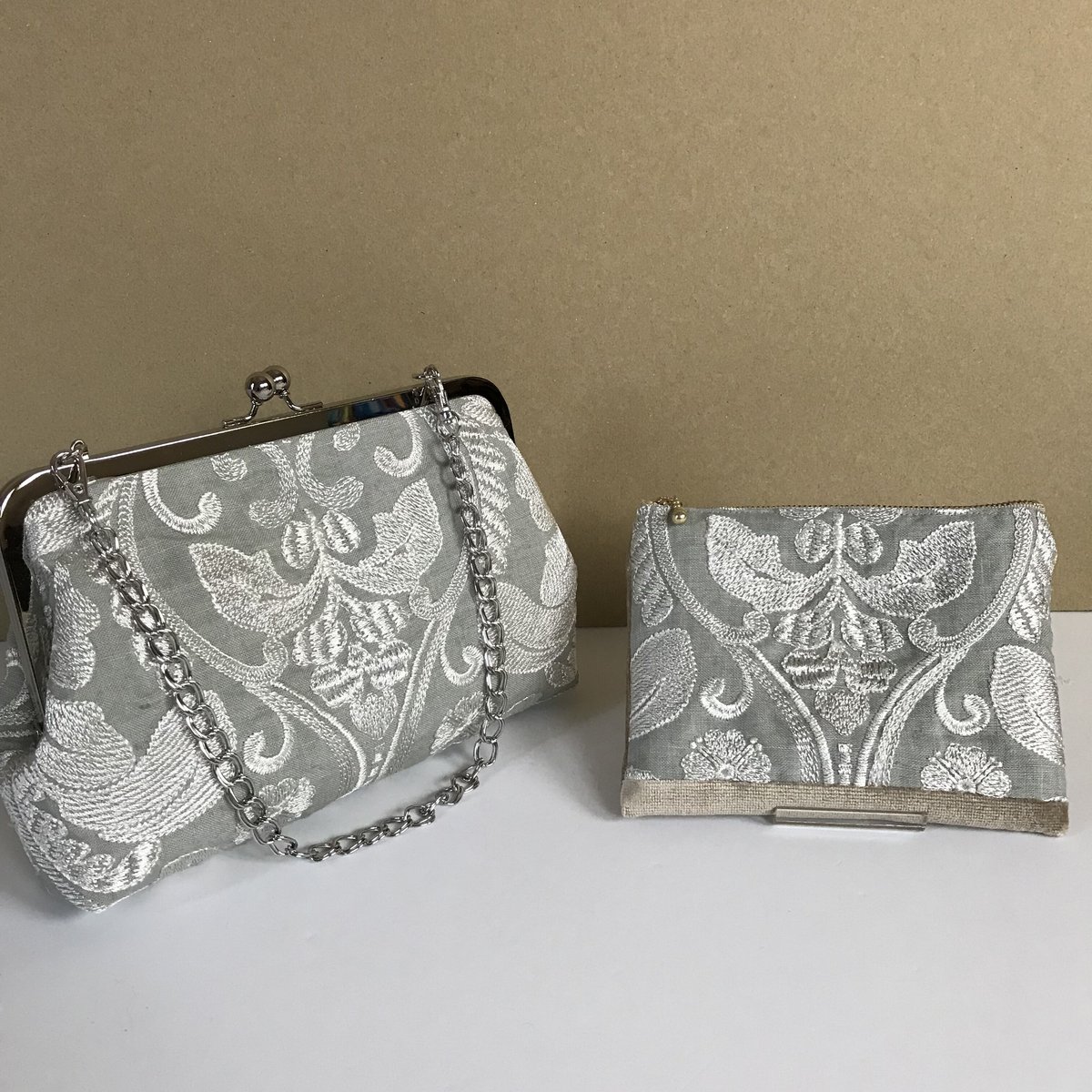 ダマスク柄のモダンながま口bag✨ ダマスク柄の総刺繍がアートなミニマルバッグ(がま口ミニ3wayバッグ