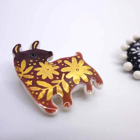 【1点もののため展示のみ】金のお花模様ブローチ―リトアニアのハンドメイド
