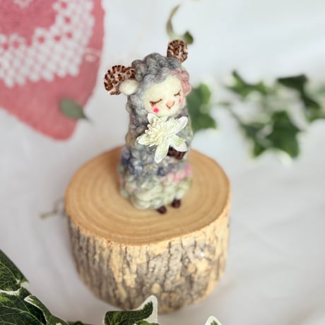 夢見るひつじ～ 手つむぎ毛糸で作った、羊毛フェルトのかわいいオブジェ