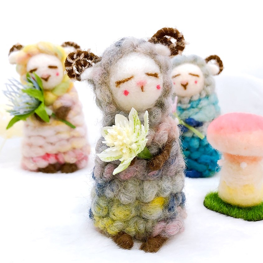 夢見るひつじ～ブルーグレーのひつじさん 手つむぎフェルトのかわいい