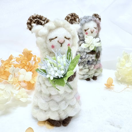 夢見るひつじ～ 手つむぎ毛糸で作った、羊毛フェルトのかわいいオブジェ