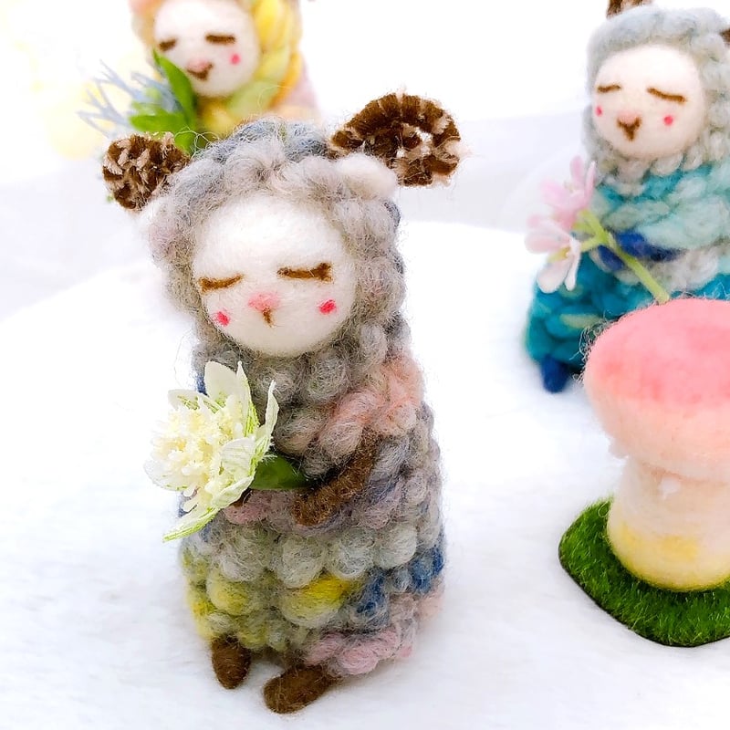 夢見るひつじ～ブルーグレーのひつじさん 手つむぎフェルトのかわいい