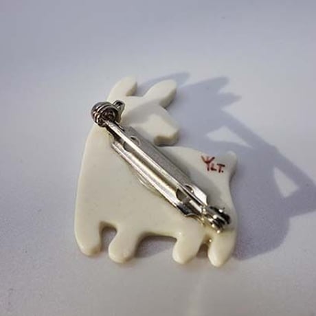 【1点もののため展示のみ】金のお花模様ブローチ―リトアニアのハンドメイド