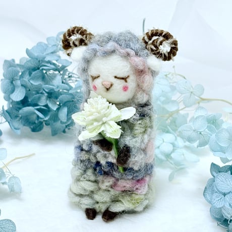 夢見るひつじ～ 手つむぎ毛糸で作った、羊毛フェルトのかわいいオブジェ