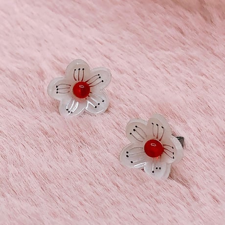 さくらみたいなお花のピアス
