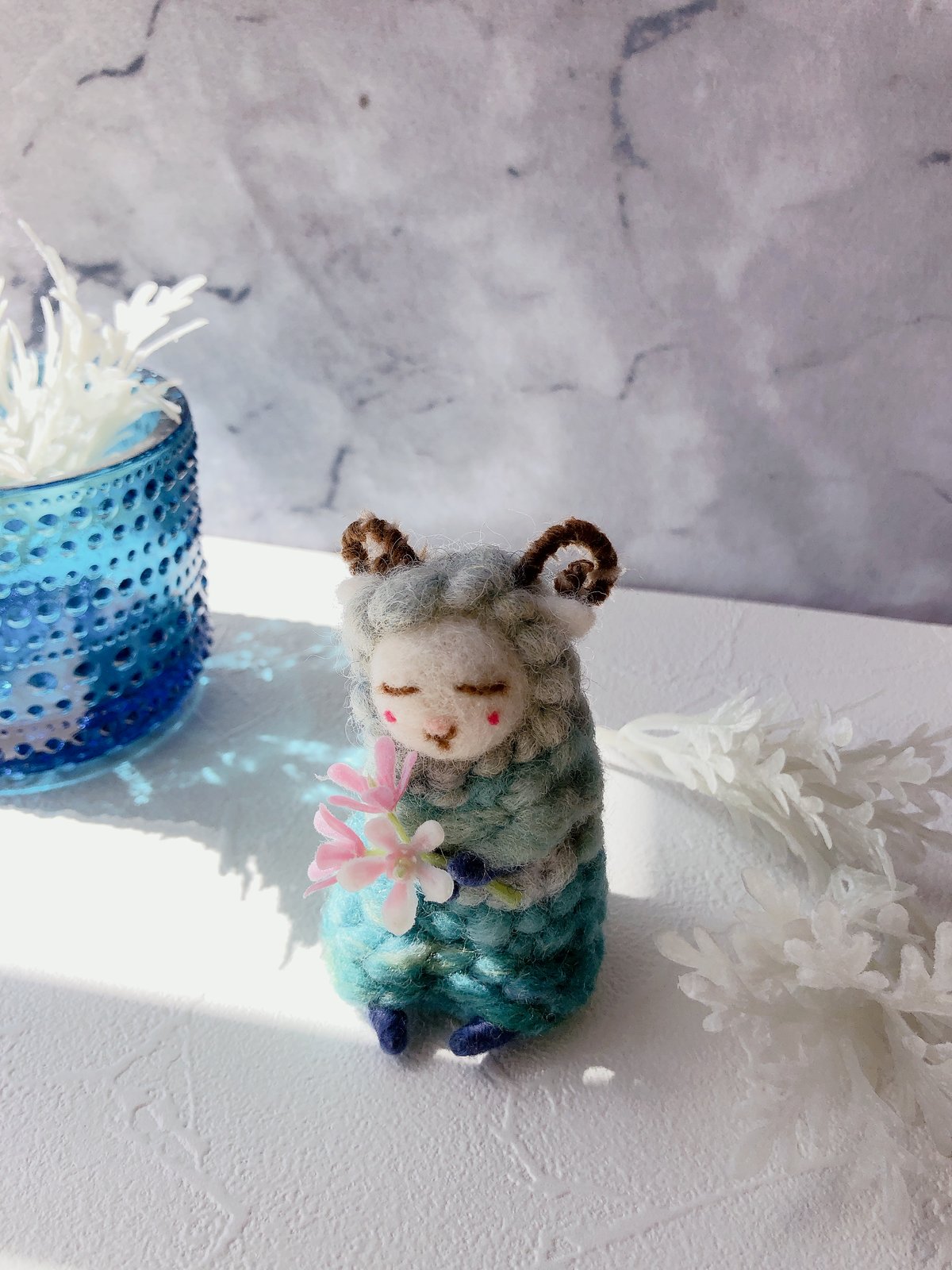 ★夢みるひつじ★さん専用 夢見るひつじ・ グレーと緑のひつじさん 手つむぎフェルトのわいい