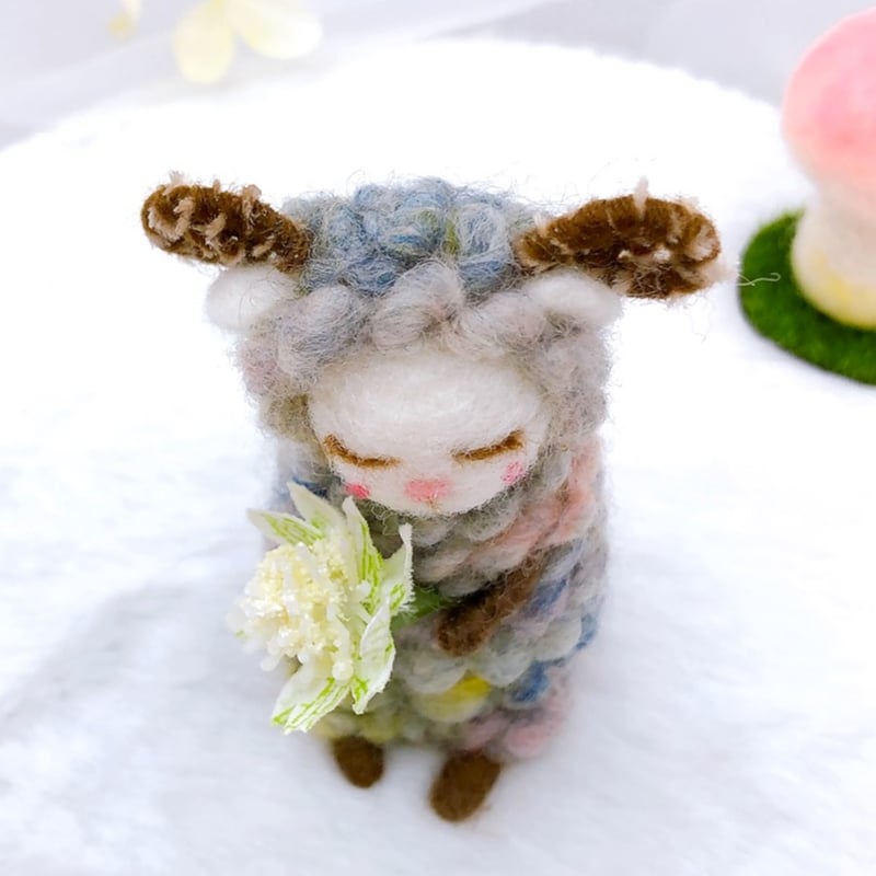 夢見るひつじ～ブルーグレーのひつじさん 手つむぎフェルトのかわいい