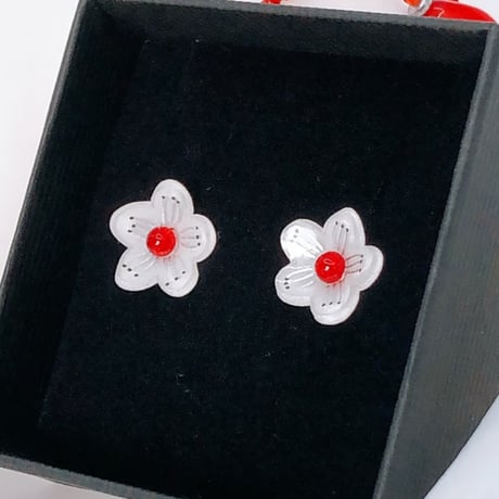 さくらみたいなお花のピアス