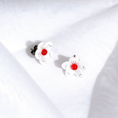 さくらみたいなお花のピアス