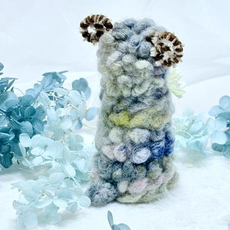 夢見るひつじ～ 手つむぎ毛糸で作った、羊毛フェルトのかわいいオブジェ