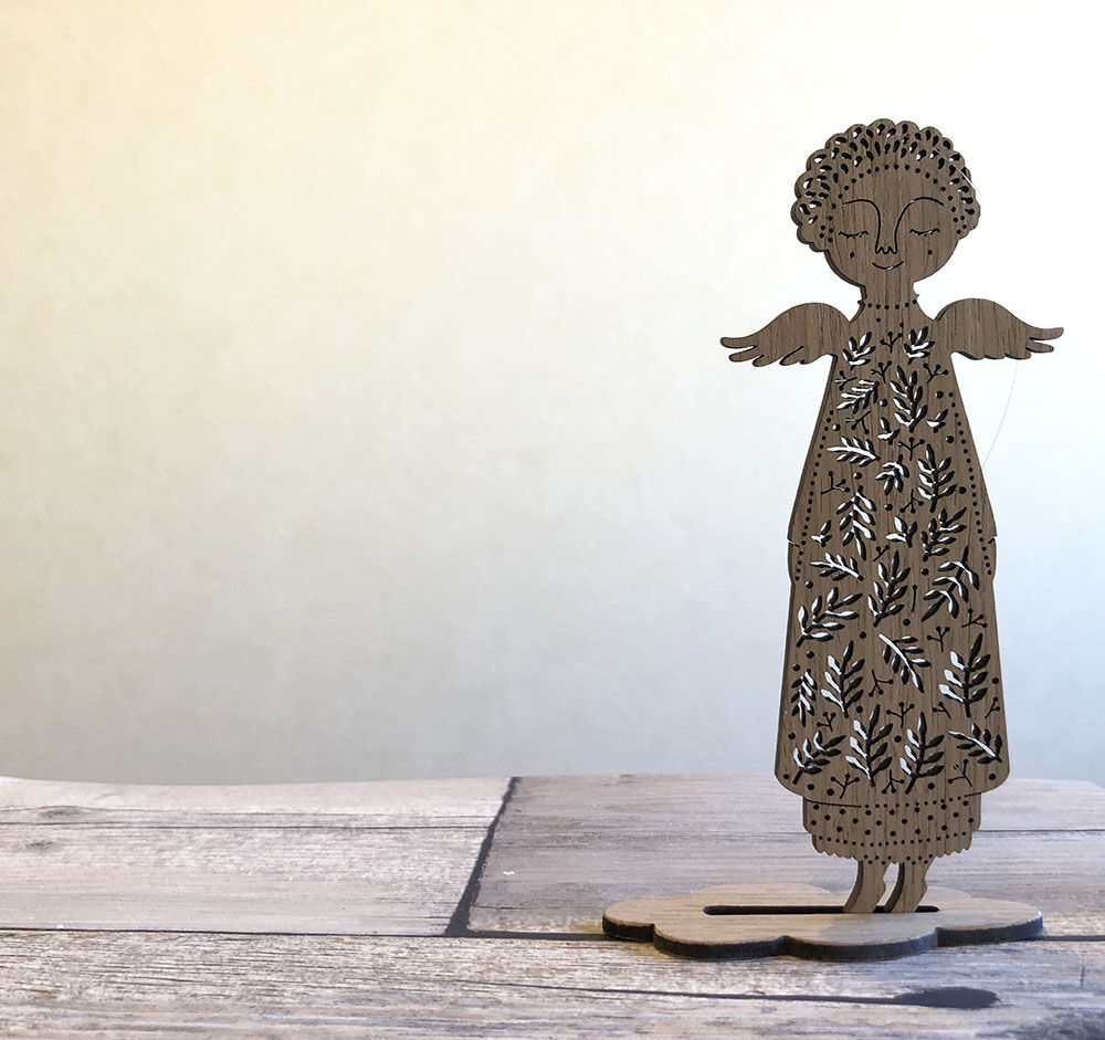 時の天使・リトアニアのデザイナーが作った木のオーナメント | .andhand