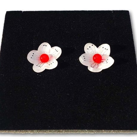 さくらみたいなお花のピアス