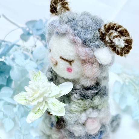 夢見るひつじ～ 手つむぎ毛糸で作った、羊毛フェルトのかわいいオブジェ