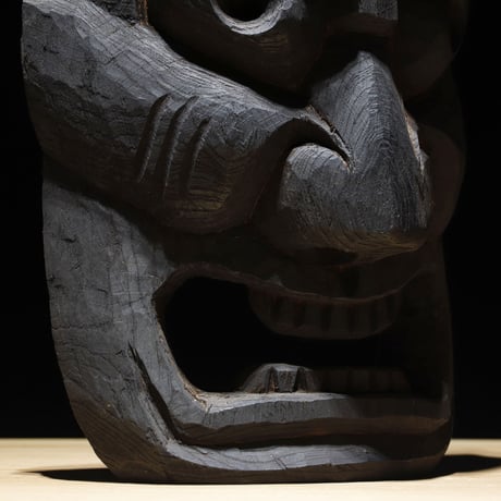 竈神 木彫面