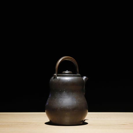 銅製の水指