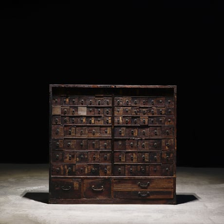 古道具のような引き出し 棚 薬箪笥 薬草棚 ボックス ブロカント 薬箪笥