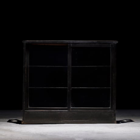 黒いガラスケース